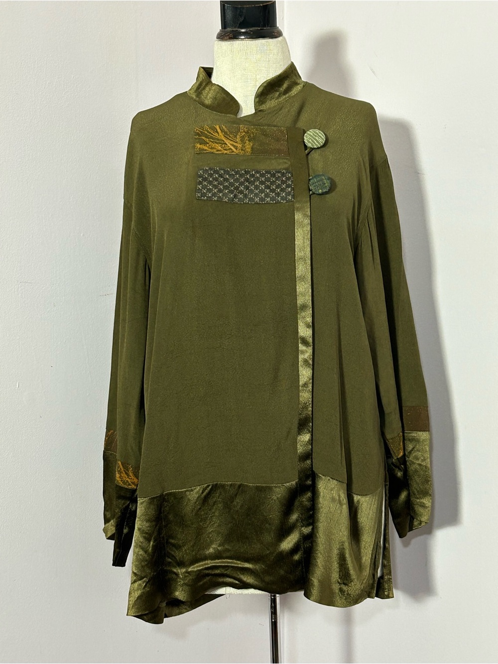 Silk Jacket by Yasuko, Made in the USA! Excellent quality and condition Size M/L